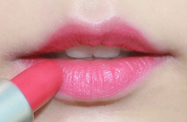 Dùng son môi khiến môi bị thâm ở nữ giới