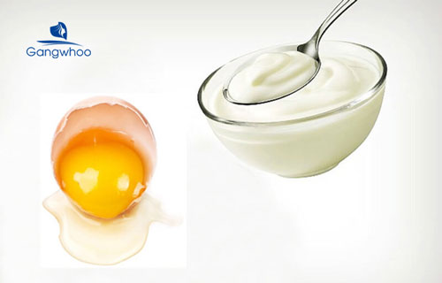 đắp mặt bằng vitamin E, lòng đỏ trứng gà và sữa chua