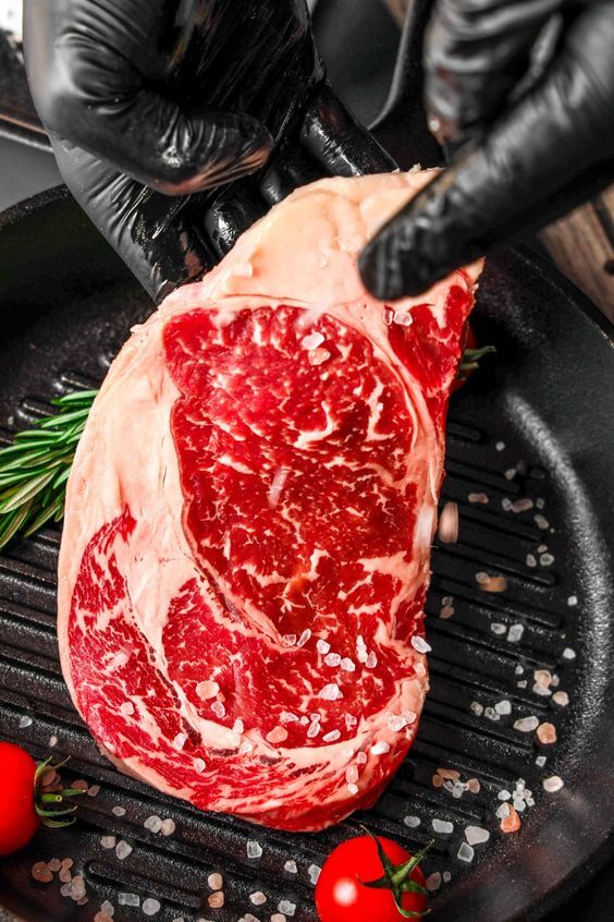 Thịt bò có nhiều protein, sắt, các dưỡng chất tốt cho sức khỏe và giúp no lâu