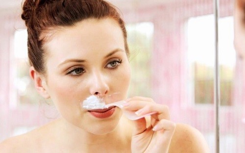 Phương pháp tẩy ria mép với kem đánh răng nguyên chất