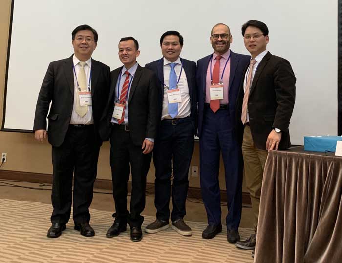 Đội ngũ bác sĩ Gangwhoo tham gia hội thảo tại Hàn Quốc
