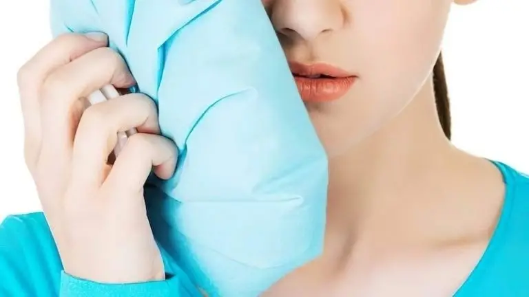 Hướng dẫn cách chườm nóng sau khi nâng mũi