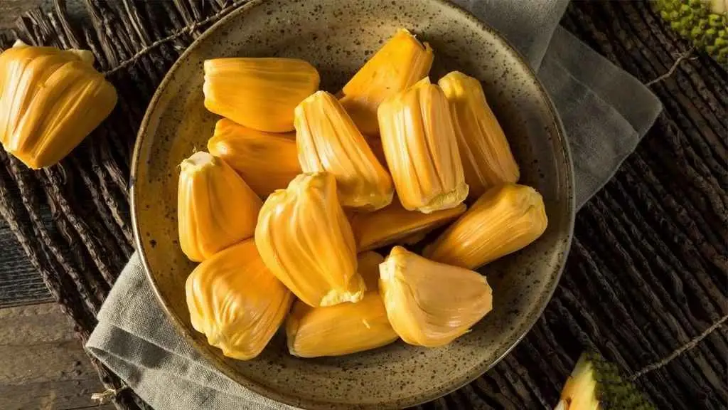 Nâng mũi ăn mít được không?