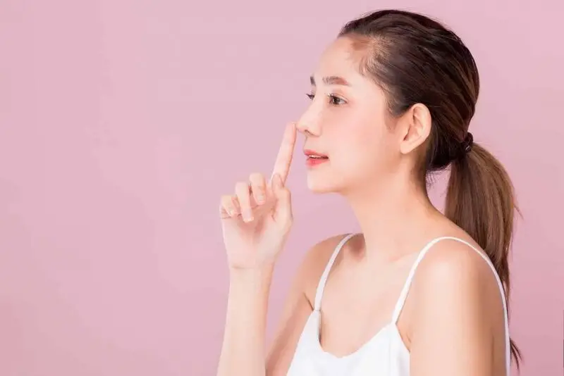 Sau nâng mũi có được ngoáy mũi không?