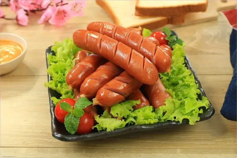 Xúc xích có phải là thực phẩm phù hợp sau nâng mũi?